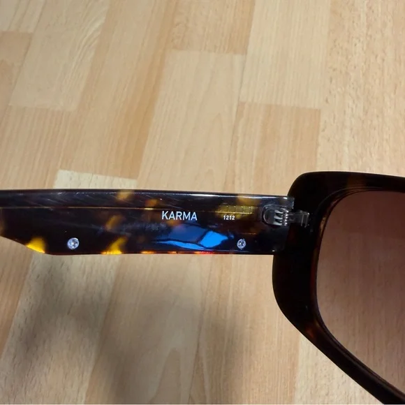 Quay Australia Karma Tortoise Shell Rectangle Sunglasses - Brown Gradient Lenses - Picture 8 of 13